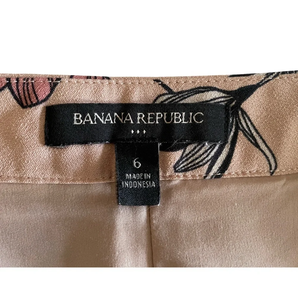 Banana Republic Light Pink Floral Trumpet Midi Skirt Size 6